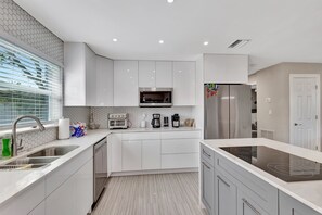 House, Multiple Beds, Pool Access, Pool View (Sunshine Villa) | Private kitchen | Fridge, microwave, oven, stovetop