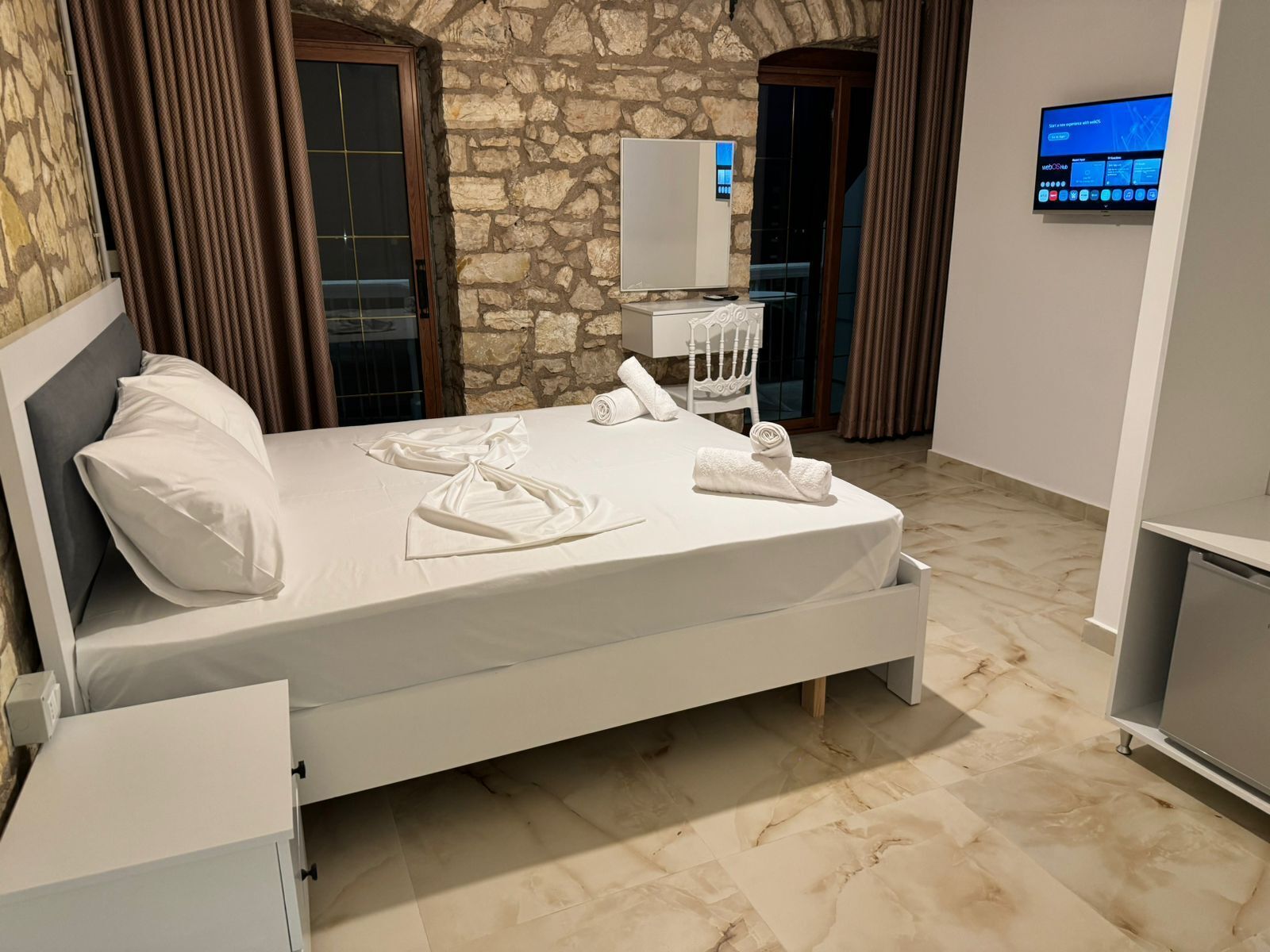 Photo - The White Troy