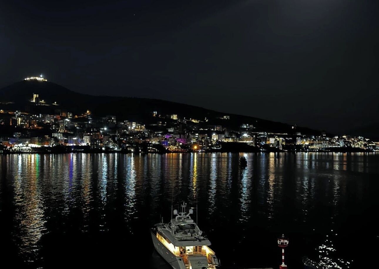 Photo - The White Troy