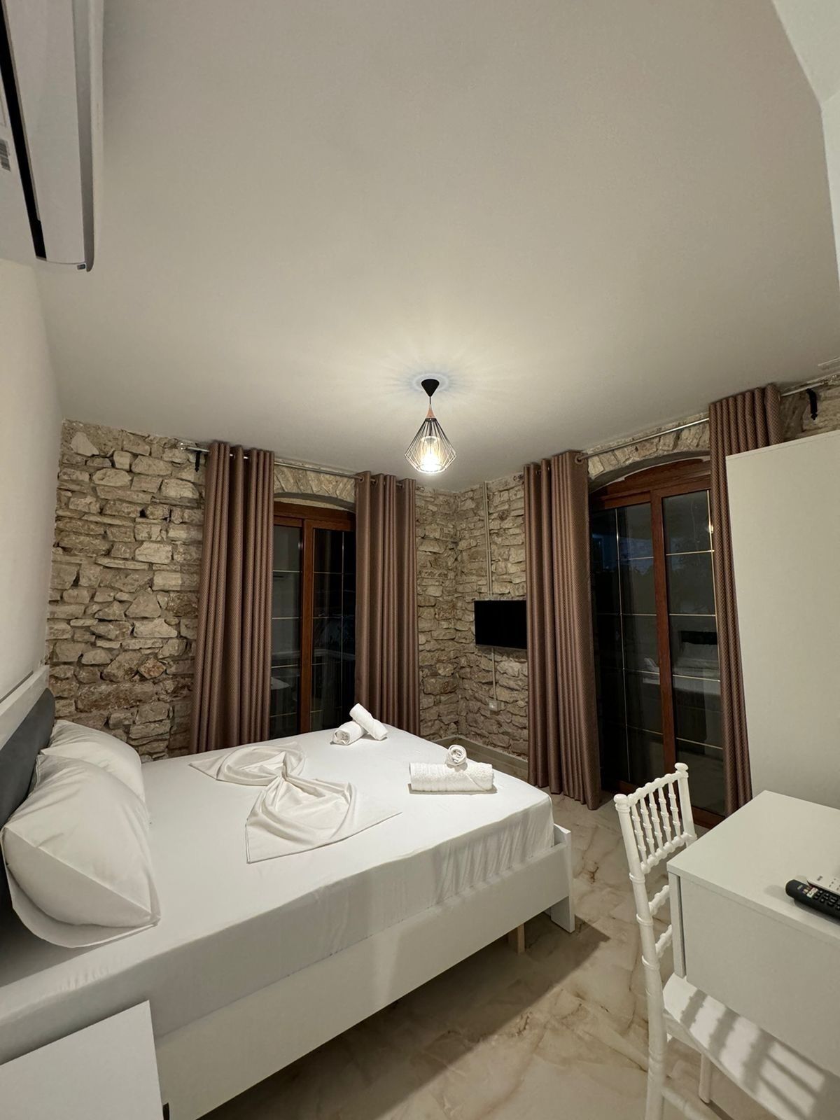 Photo - The White Troy