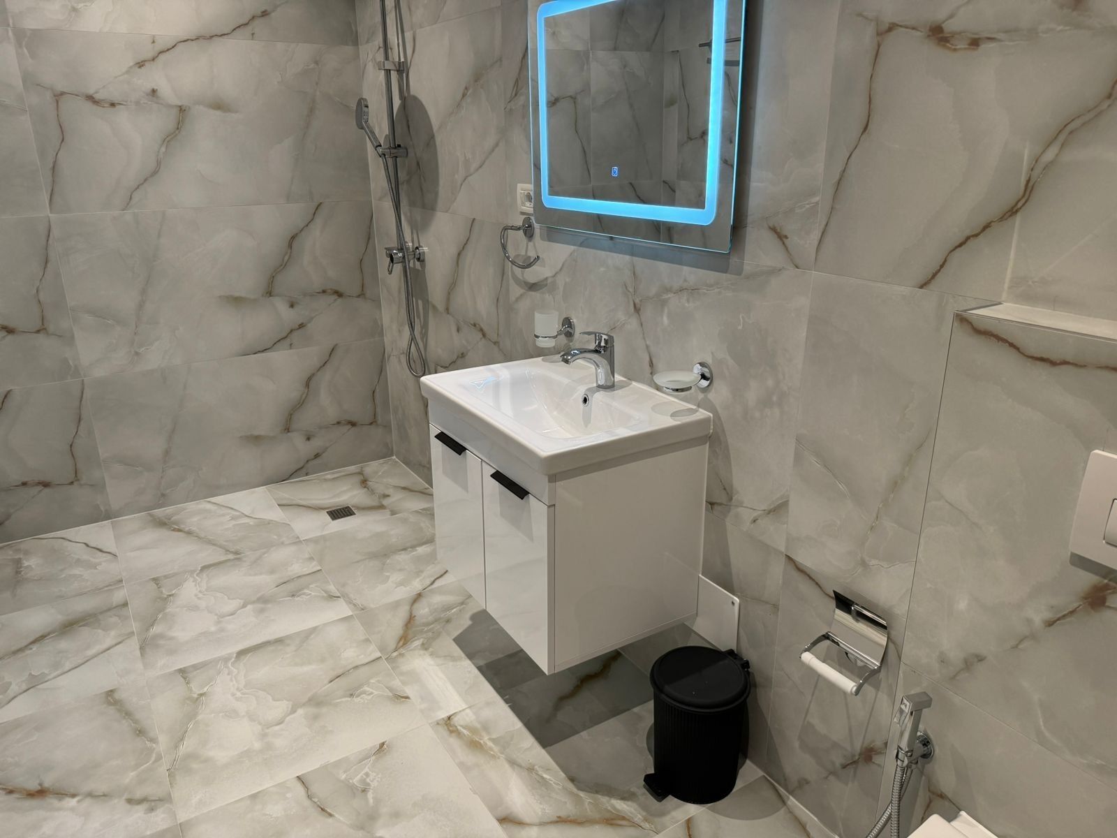 Photo - The White Troy