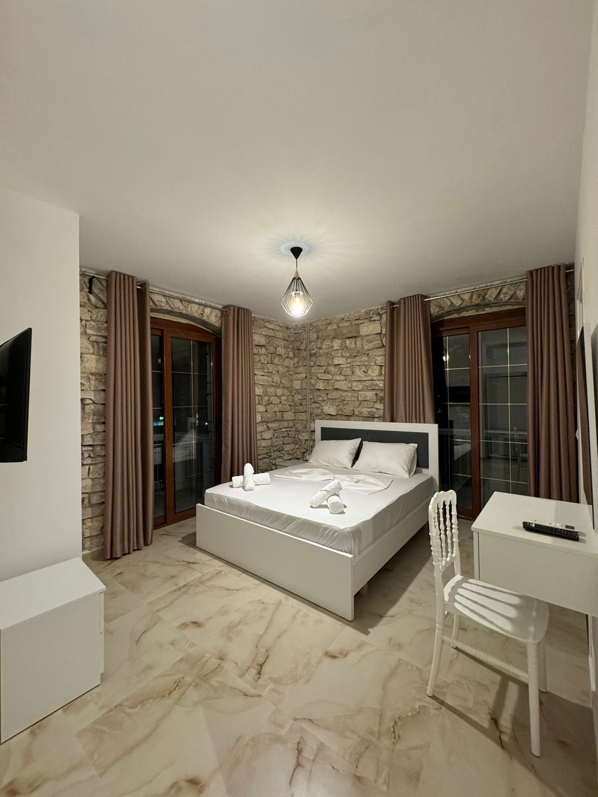 Photo - The White Troy