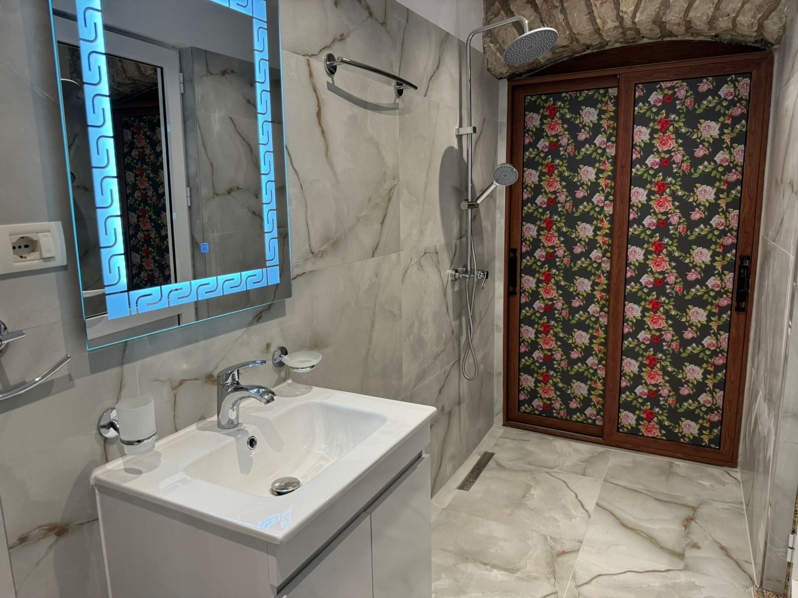 Photo - The White Troy