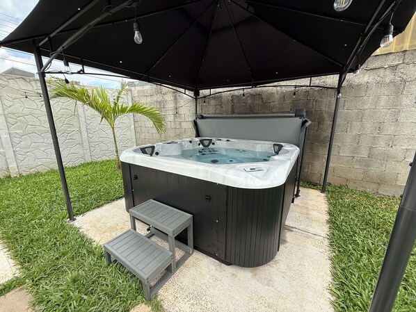 Outdoor spa tub - Higuerón 179, Lodging Entire (San Ramón)