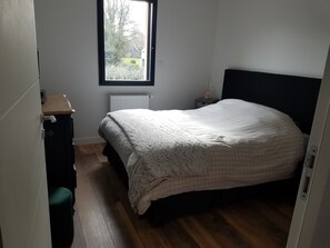 2 sovrum, strykjärn/strykbräda, wi-fi och sängkläder