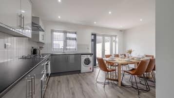 Family House, Non Smoking, Patio | Private kitchen