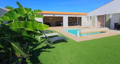 Gîte Guy - Beautiful house with pool near the beach