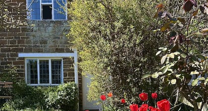 Cherry Tree Cottage - 3 Bed Countryside Retreat