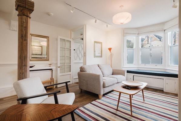 Smart TV, fireplace, books