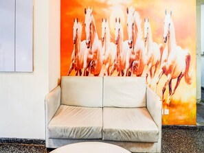 Hus | Reception