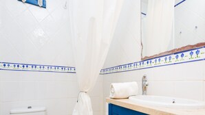 Bathroom - Apartment in Spain Near Sandy Beach (Palafrugell)