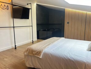 3 bedrooms, WiFi, bed sheets - Cottage with jacuzzi and fireplace, ideal for couples. (Liétor)