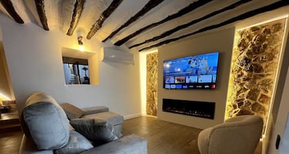 Cottage with jacuzzi and fireplace, ideal for couples.