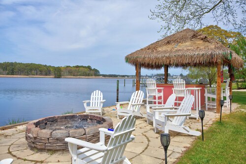 Creek Suite With waterfront Sunroom