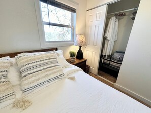 2 bedrooms, iron/ironing board, travel cot, free WiFi