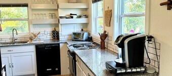 Cliffs Edge Guest House- 2 bedroom cabin with War Eagle Creek Views and cave