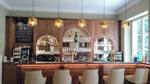 Bar (on property) - Schloss Sigrön Superior Camping & Hotel (Bad Wilsnack)