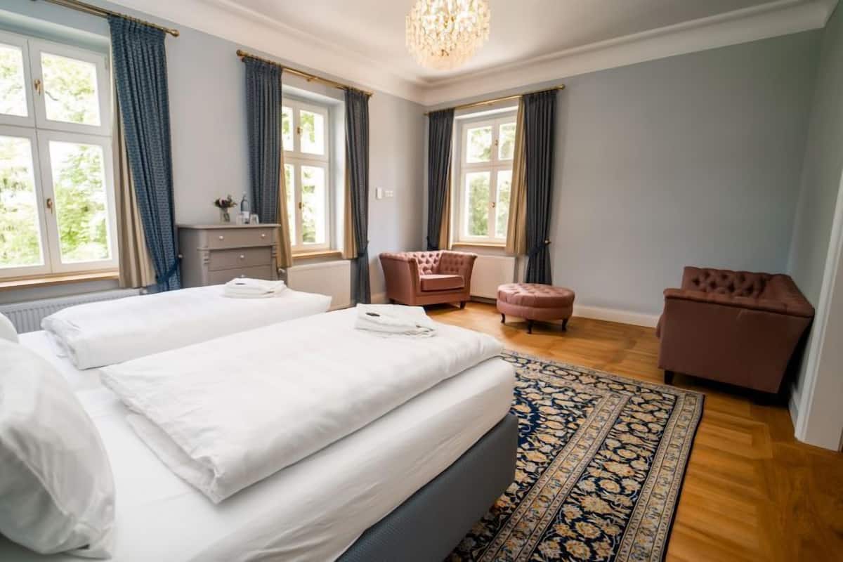 Deluxe Double Room, Park View | Hypo-allergenic bedding, cots/infant beds, rollaway beds, free WiFi