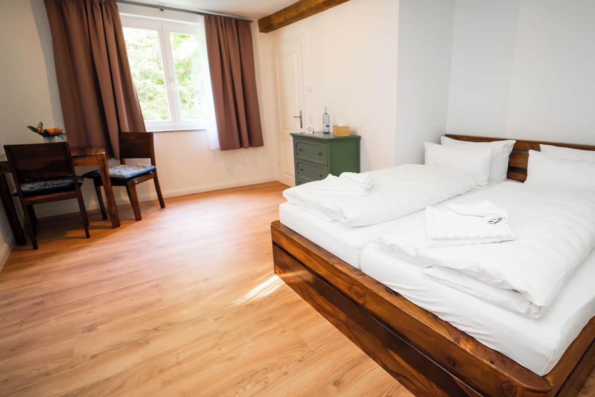 Comfort Apartment, Garden View | Hypo-allergenic bedding, cots/infant beds, rollaway beds, free WiFi