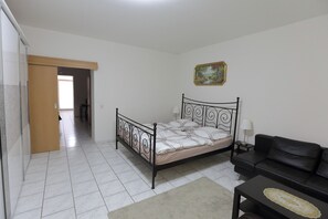 1 chambre, fer et planche à repasser, Wi-Fi, draps fournis