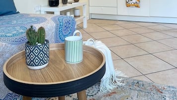 2 camere, una scrivania, ferro/asse da stiro, culla da viaggio