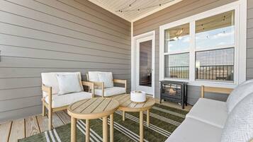 Smart TV, fireplace, video games, books