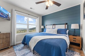 4 bedrooms, desk, iron/ironing board, travel crib