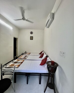 Deluxe Double Room, Balcony, Courtyard View | Free WiFi, bed sheets - Hostel ivory (Jaipur)