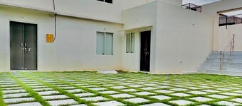 Hostel ivory