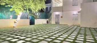 Hostel ivory