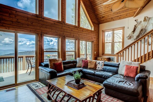 Luxury Beech Mtn Lodge, Views, Hot Tub & Game Room