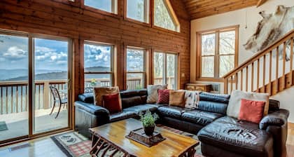 Luxury Beech Mtn Lodge, Views, Hot Tub & Game Room