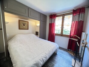 1 slaapkamer, een strijkplank/strijkijzer, gratis wifi