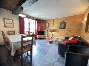 TV, DVD player - Neige et Roc 1 - Apartment 2* village center for 6 people (La Clusaz)