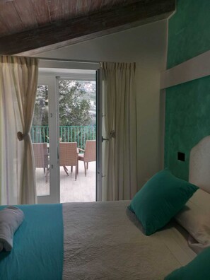 Junior Suite, City View | In-room safe, blackout drapes, iron/ironing board, free WiFi - DUOMO ATTIC (Ravello)