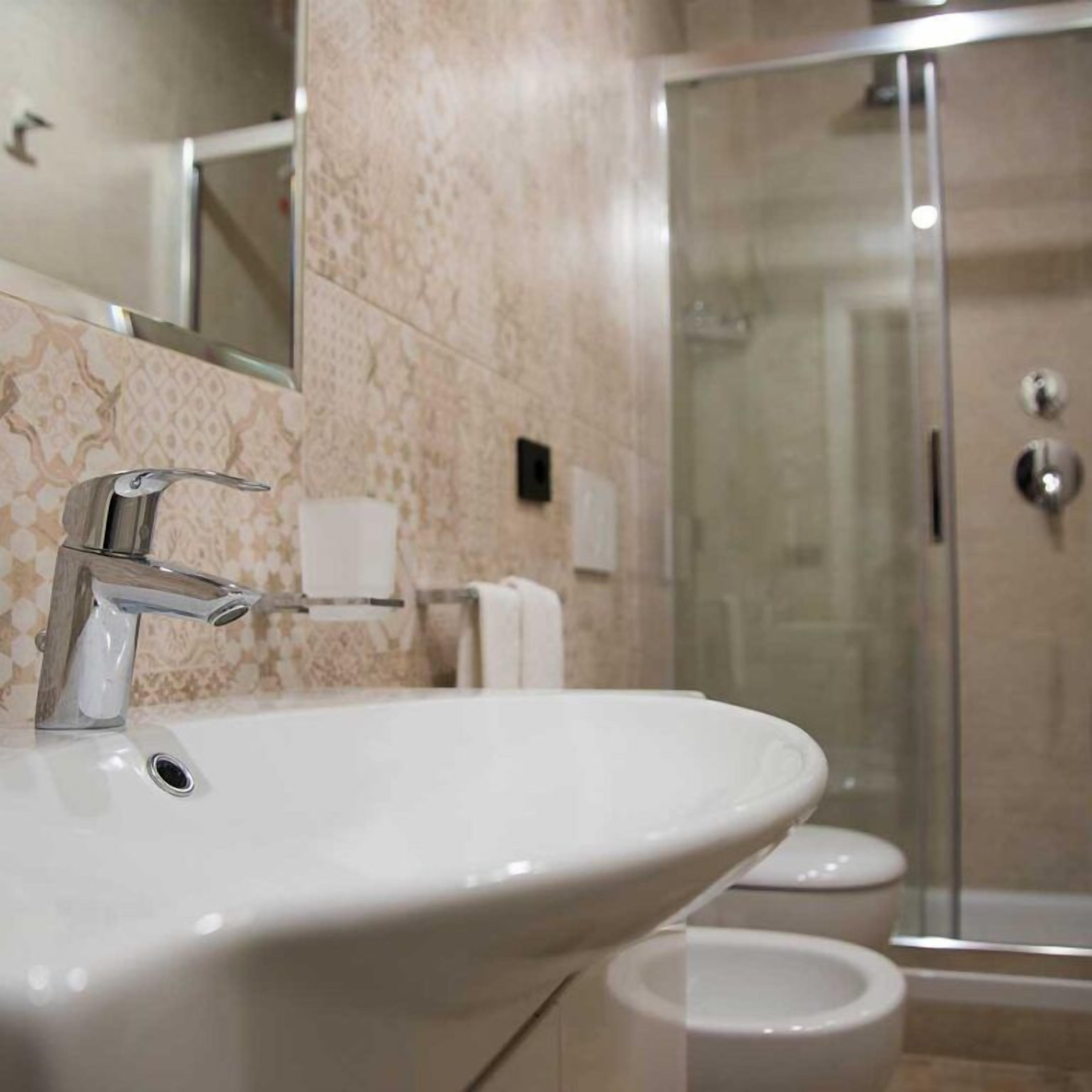 Doppia Basic, balcone, vista montagna | Bagno