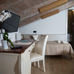 Standard Triple Room, Mountain View | In-room safe, blackout drapes, iron/ironing board, free WiFi - DUOMO ATTIC (Ravello)