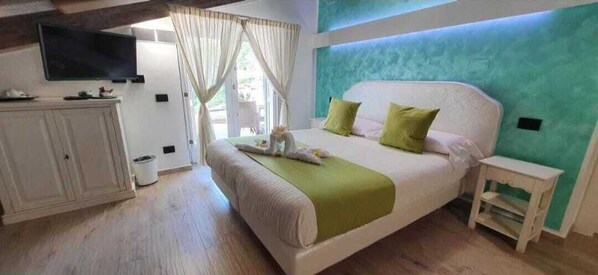 Junior Suite, City View | In-room safe, blackout drapes, iron/ironing board, free WiFi - DUOMO ATTIC (Ravello)