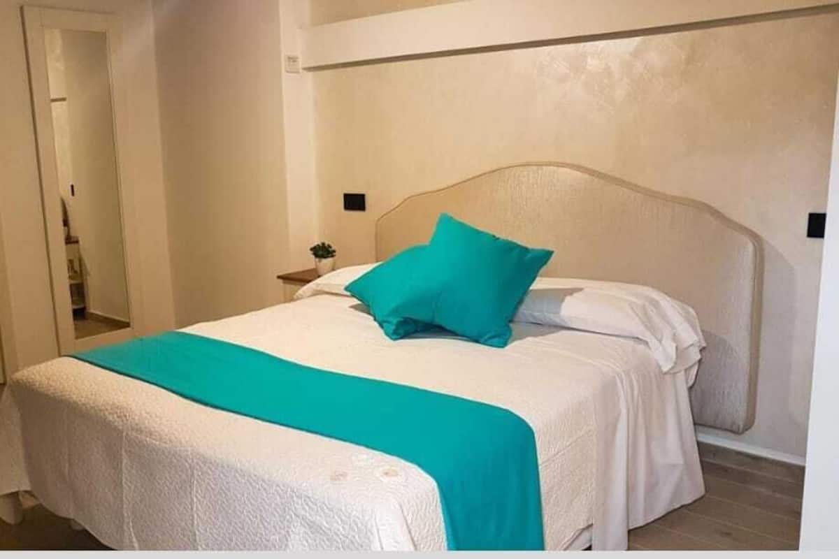 2 bedrooms, in-room safe, blackout curtains, iron/ironing board