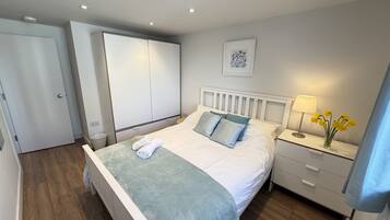 2 soverom, strykejern/-brett, wi-fi (inkludert) og sengetøy