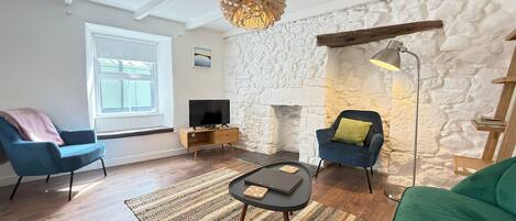 Una Smart TV, libros