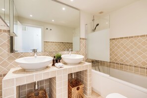 淋浴設備、風筒、提供毛巾、番梘