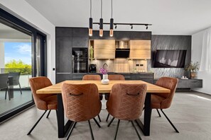 Villa | Dining