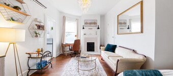Historic Suite Near Mercer & Downtown