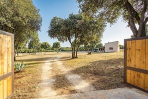 House | Garden - Holiday Home in Pjescana Uvala Near Beach (Medulin)