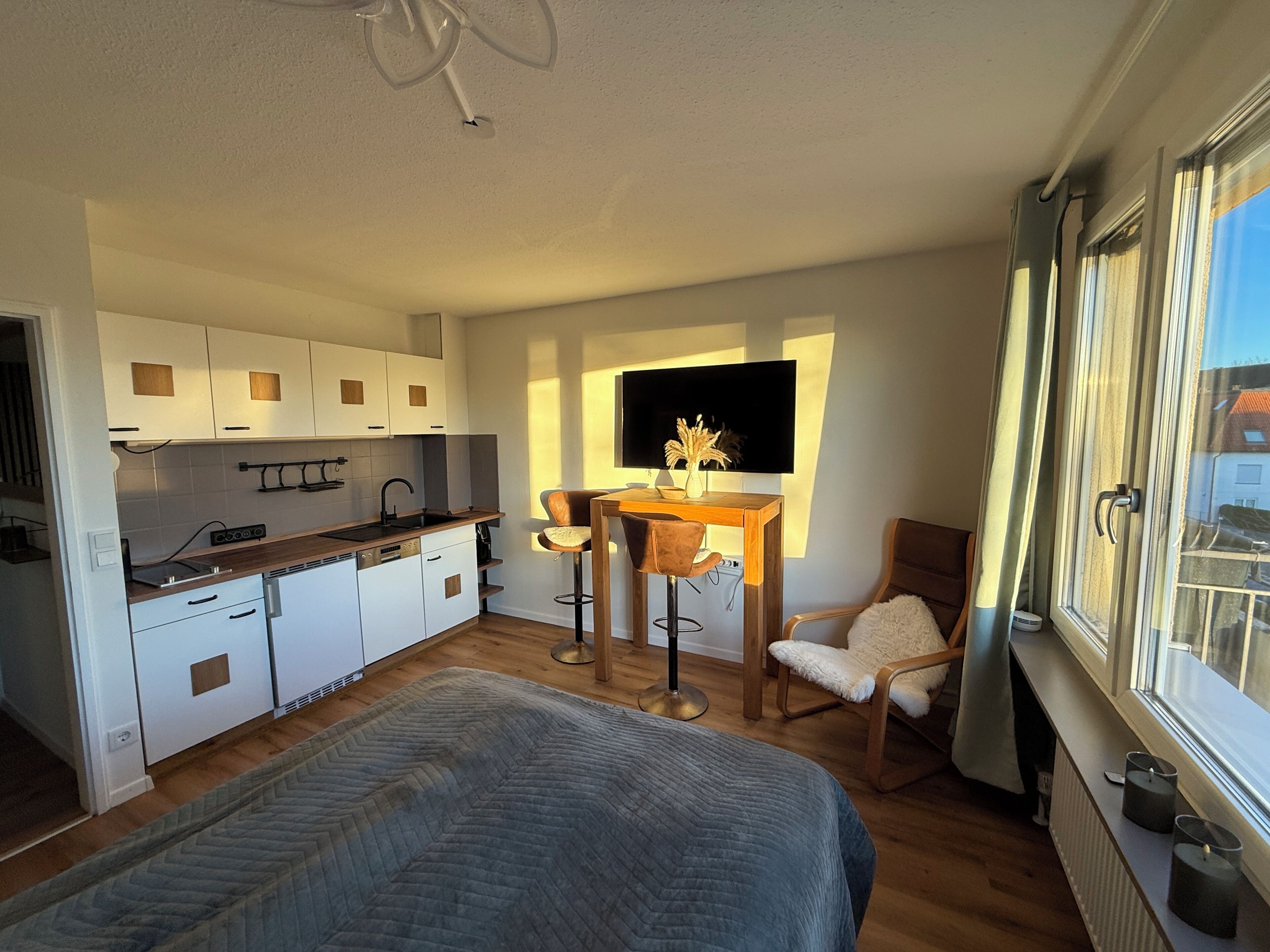 Iron/ironing board, WiFi, bed sheets