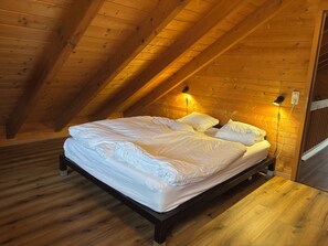 3 makuuhuonetta, silitysrauta/-lauta, vauvan matkasänky, ilmainen Wi-Fi