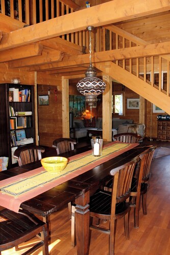 Romantic artist's house by the pond Pet-friendly