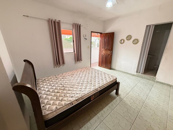 1 habitación, tabla de planchar con plancha y internet 