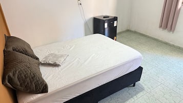 1 quarto, ferros/tábuas de passar roupa, acesso à internet